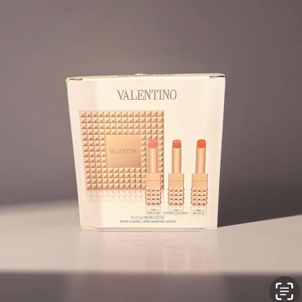Valentino Lipstick Duo - Vibrant red and Soft Pink